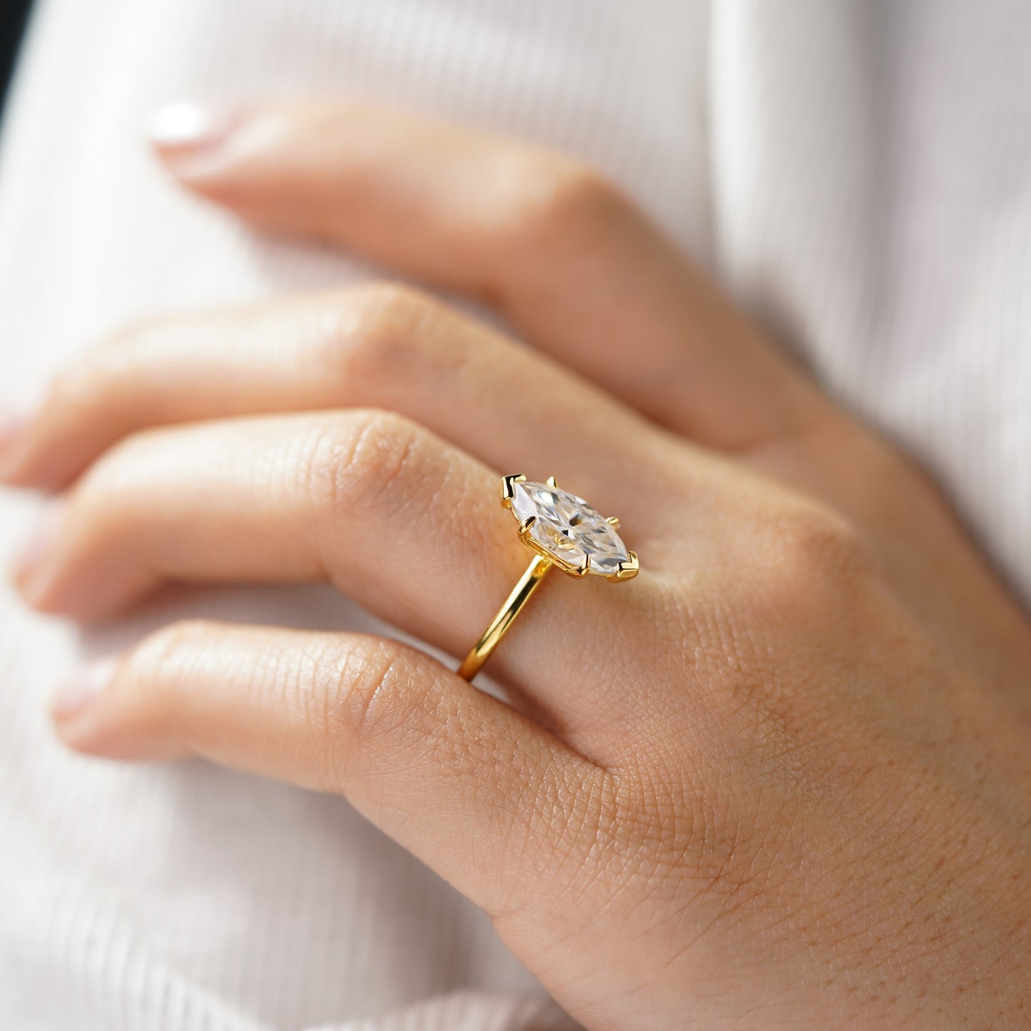 Oval Solitaire Engagement Ring – 2 CT Lab Grown Diamond
