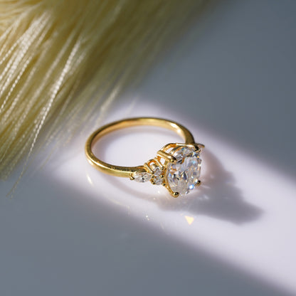 Oval Solitaire Engagement Ring – 2 CT Lab Grown Diamond