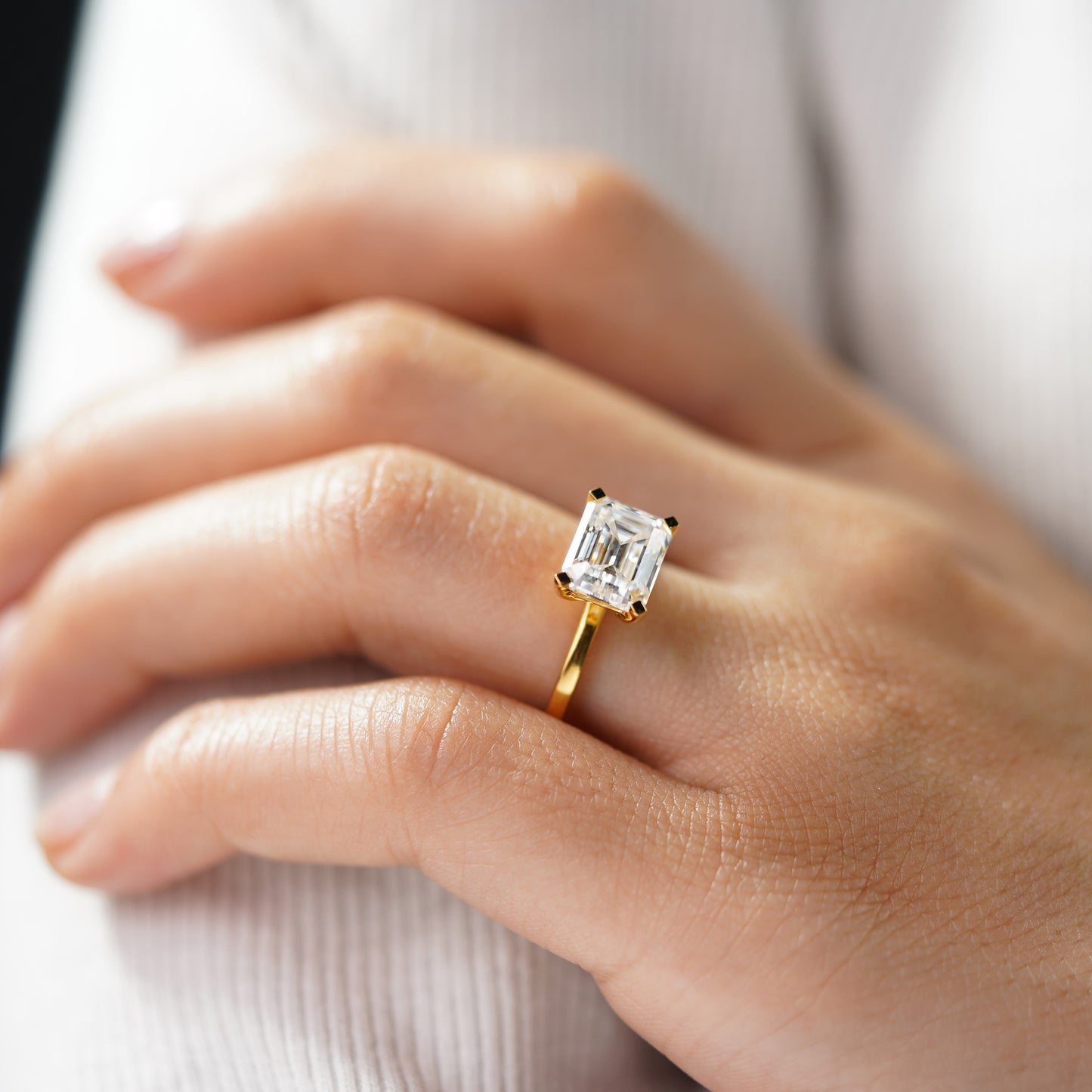 Oval Solitaire Engagement Ring – 2 CT Lab Grown Diamond