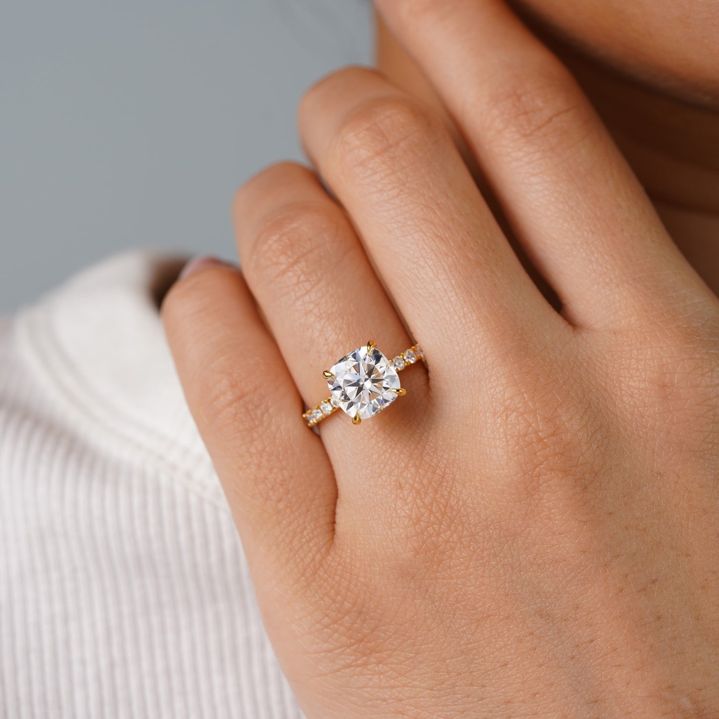 Oval Solitaire Engagement Ring – 2 CT Lab Grown Diamond