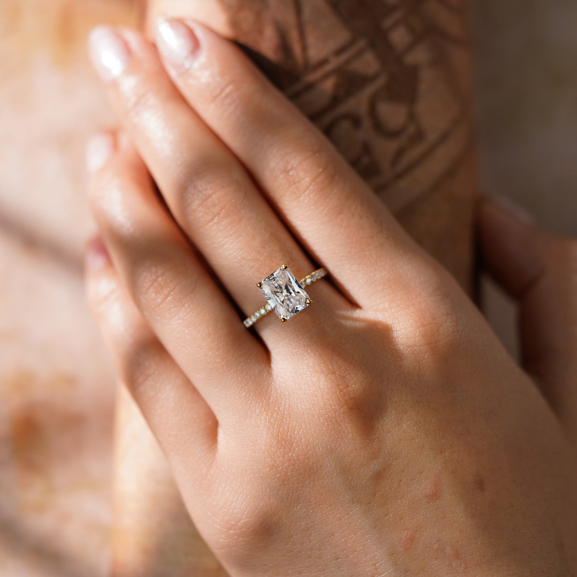 Oval Solitaire Engagement Ring – 2 CT Lab Grown Diamond
