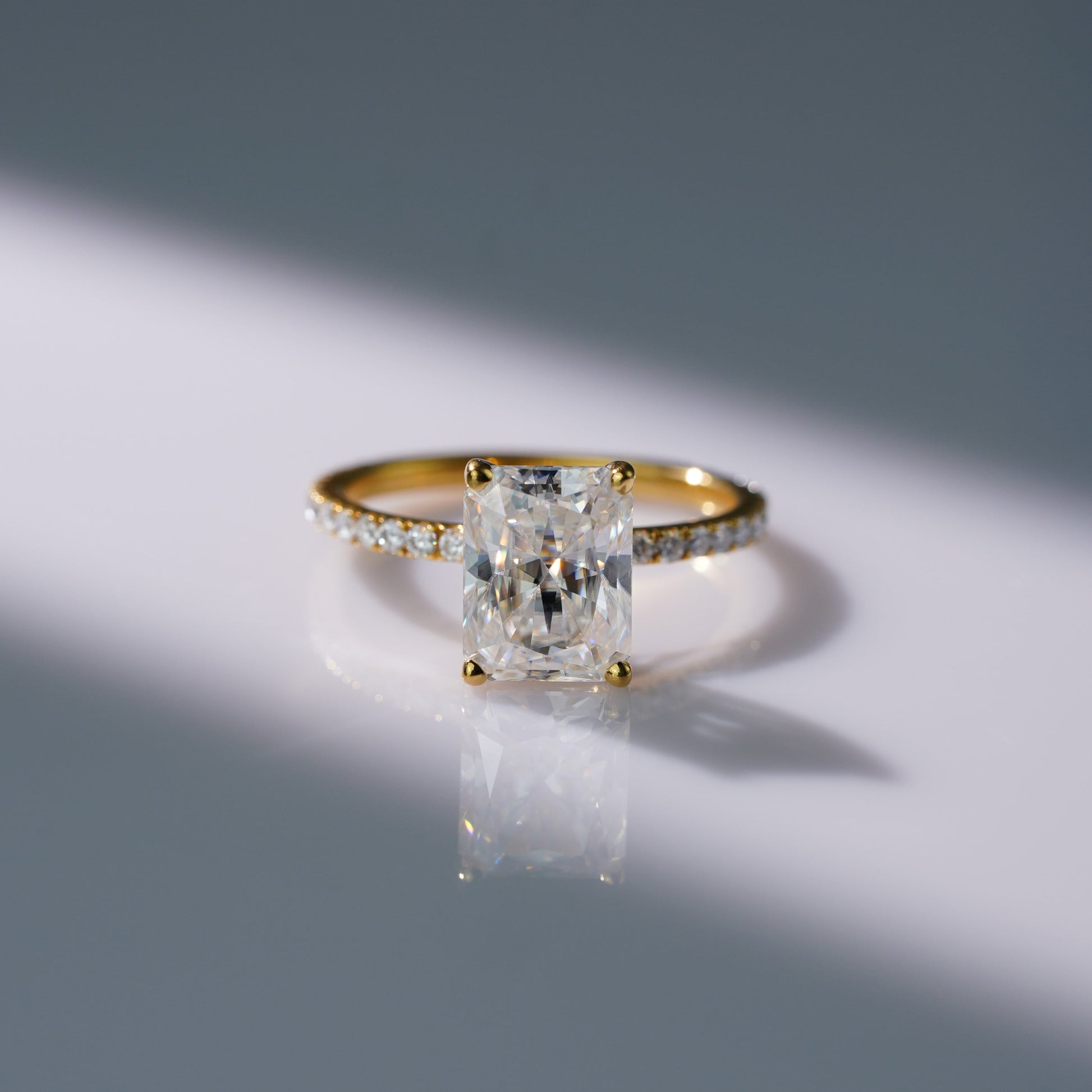 Oval Solitaire Engagement Ring – 2 CT Lab Grown Diamond