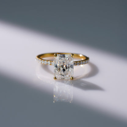 Oval Solitaire Engagement Ring – 2 CT Lab Grown Diamond