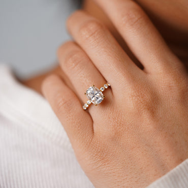 Oval Solitaire Engagement Ring – 2 CT Lab Grown Diamond