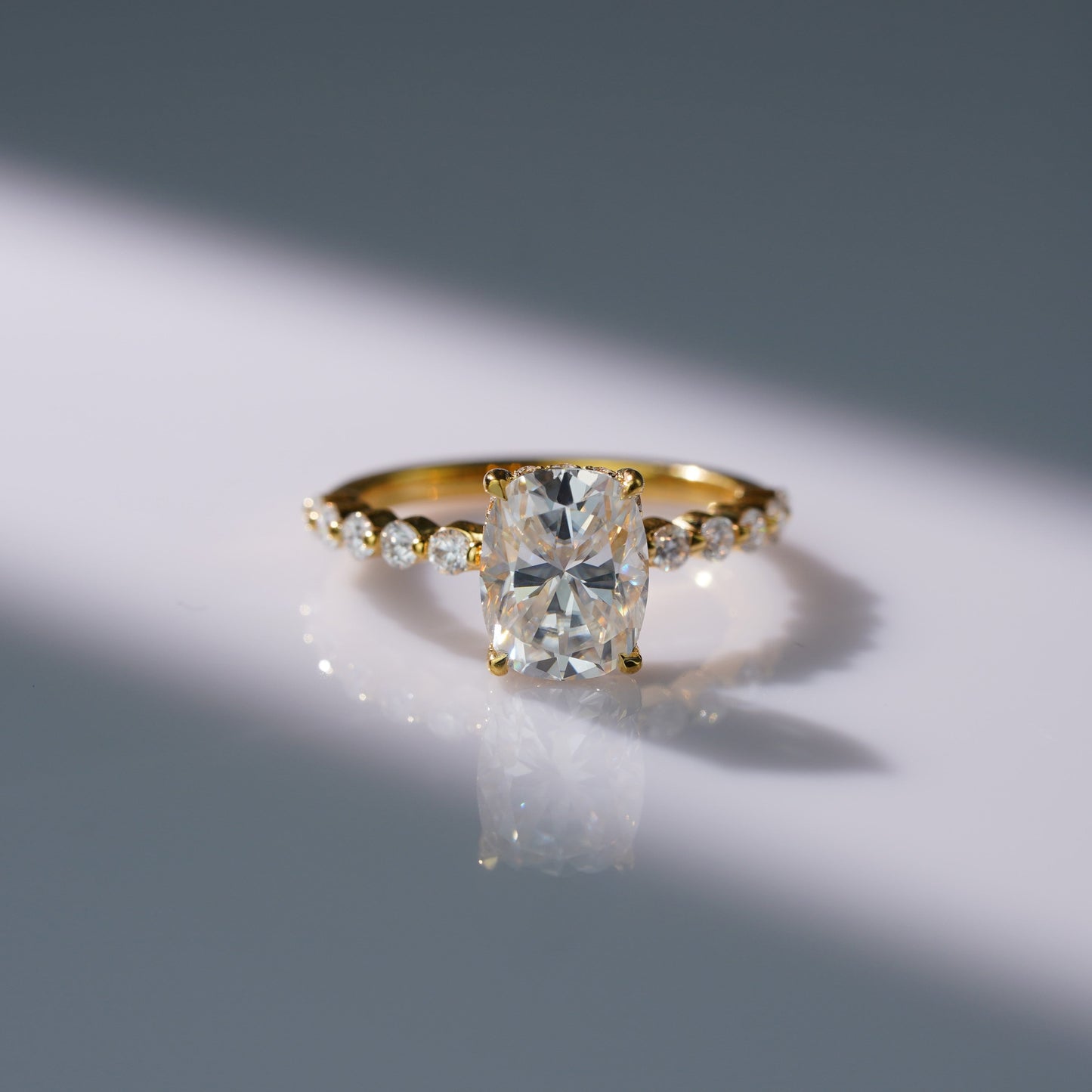 Oval Solitaire Engagement Ring – 2 CT Lab Grown Diamond