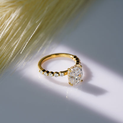 Oval Solitaire Engagement Ring – 2 CT Lab Grown Diamond