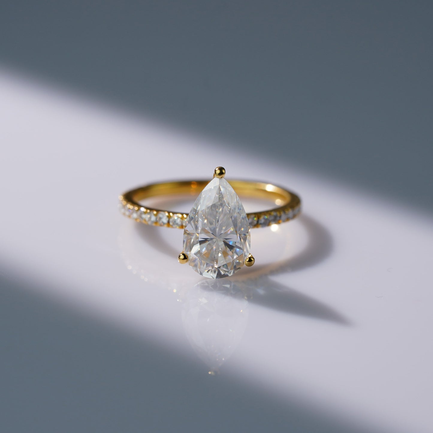 Oval Solitaire Engagement Ring – 2 CT Lab Grown Diamond