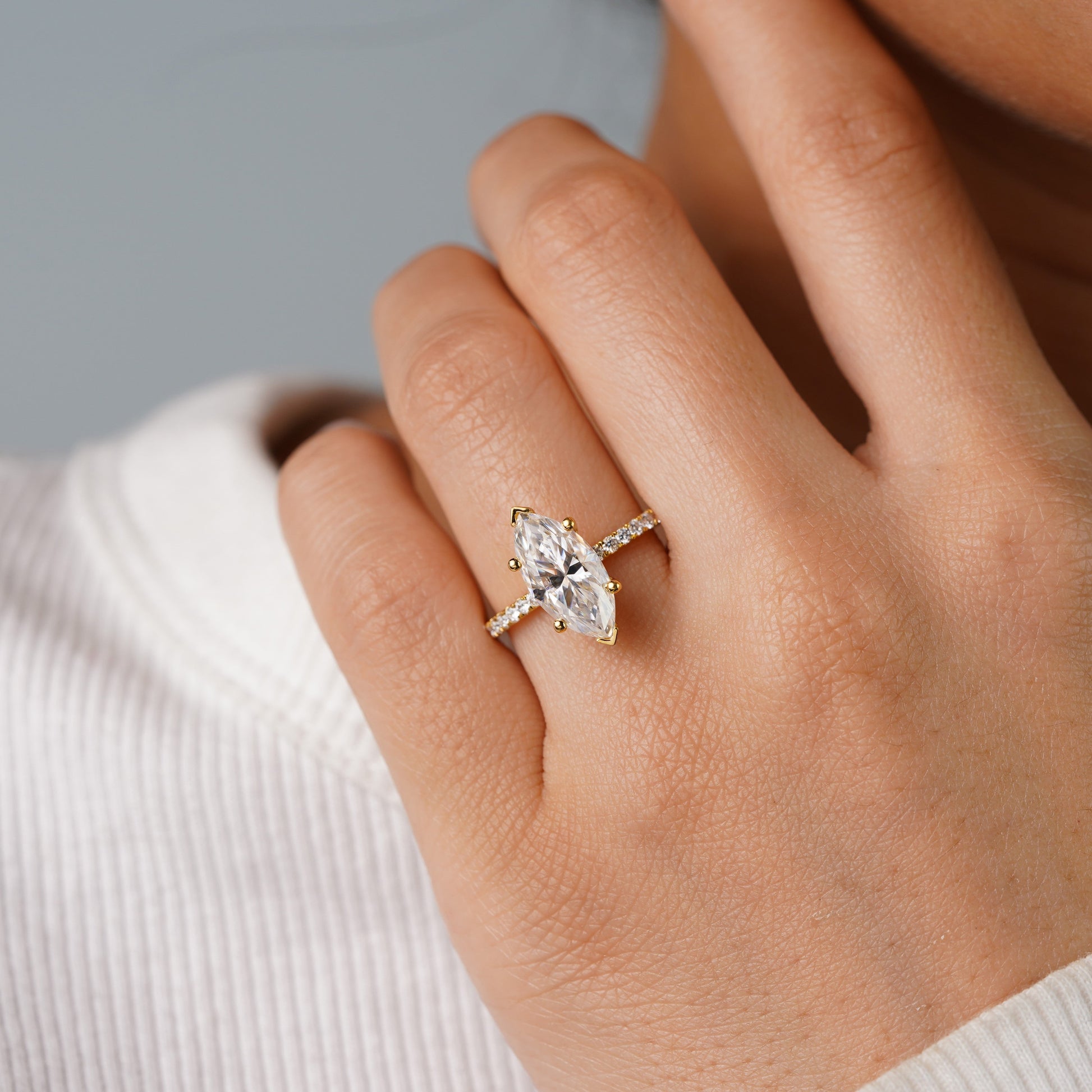 Oval Solitaire Engagement Ring – 2 CT Lab Grown Diamond