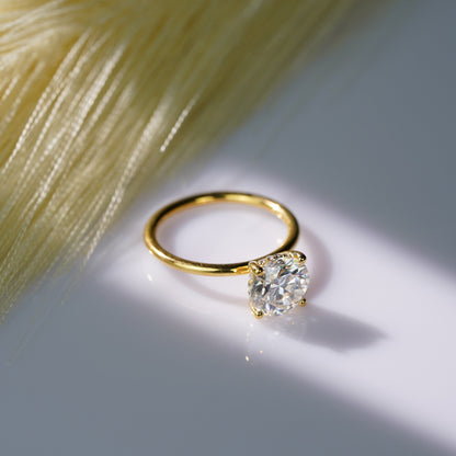 Oval Solitaire Engagement Ring – 2 CT Lab Grown Diamond
