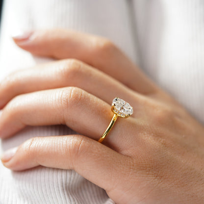 Oval Solitaire Engagement Ring – 2 CT Lab Grown Diamond