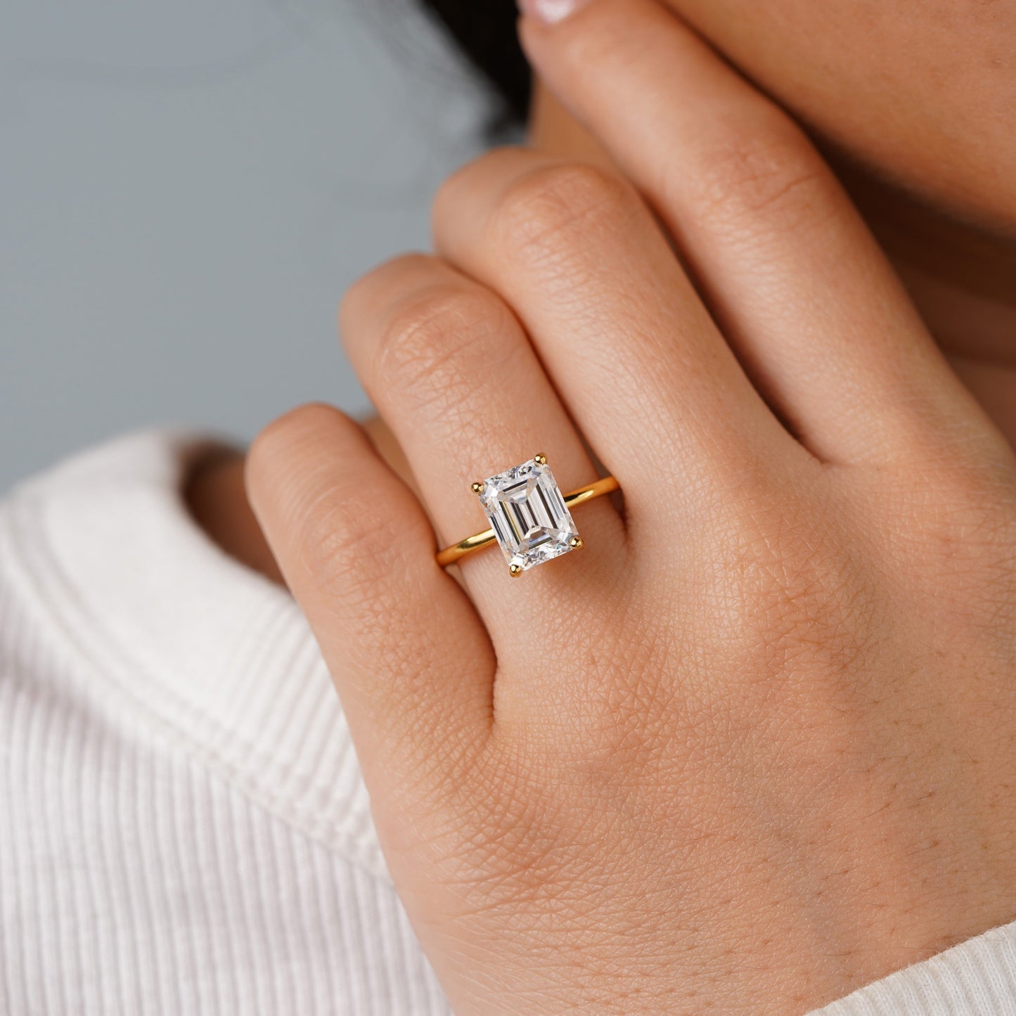 Oval Solitaire Engagement Ring – 2 CT Lab Grown Diamond