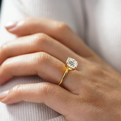 Oval Solitaire Engagement Ring – 2 CT Lab Grown Diamond