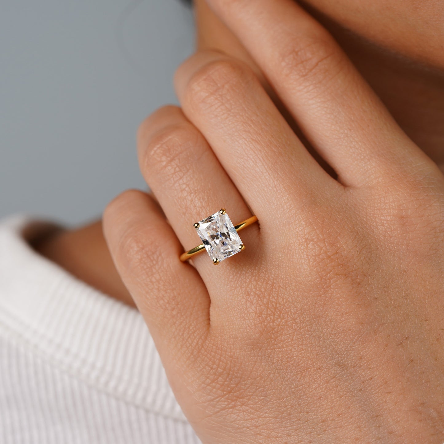 Oval Solitaire Engagement Ring – 2 CT Lab Grown Diamond