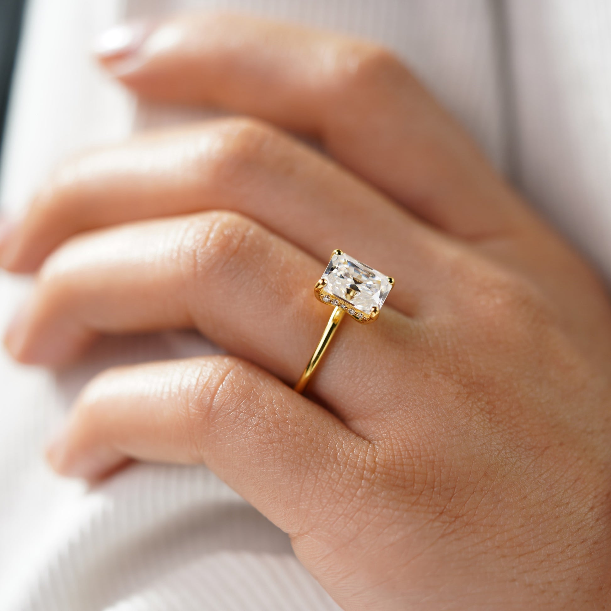 Oval Solitaire Engagement Ring – 2 CT Lab Grown Diamond