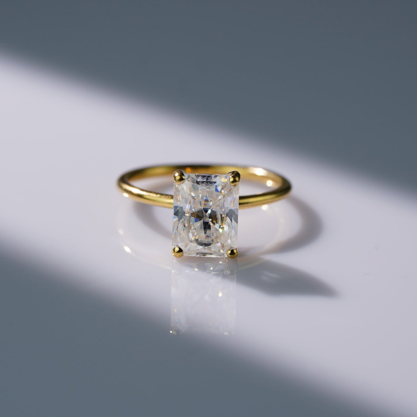 Oval Solitaire Engagement Ring – 2 CT Lab Grown Diamond