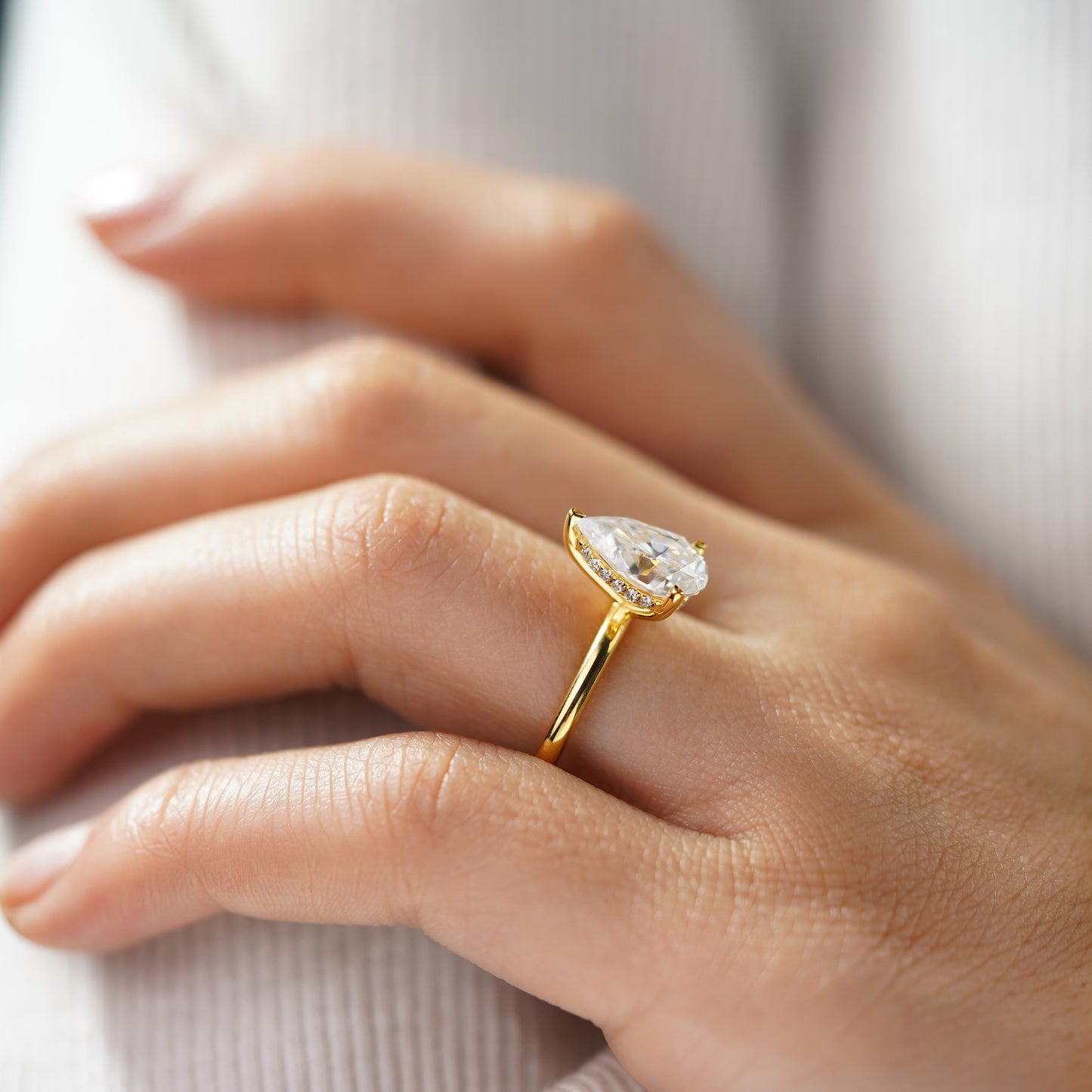Oval Solitaire Engagement Ring – 2 CT Lab Grown Diamond