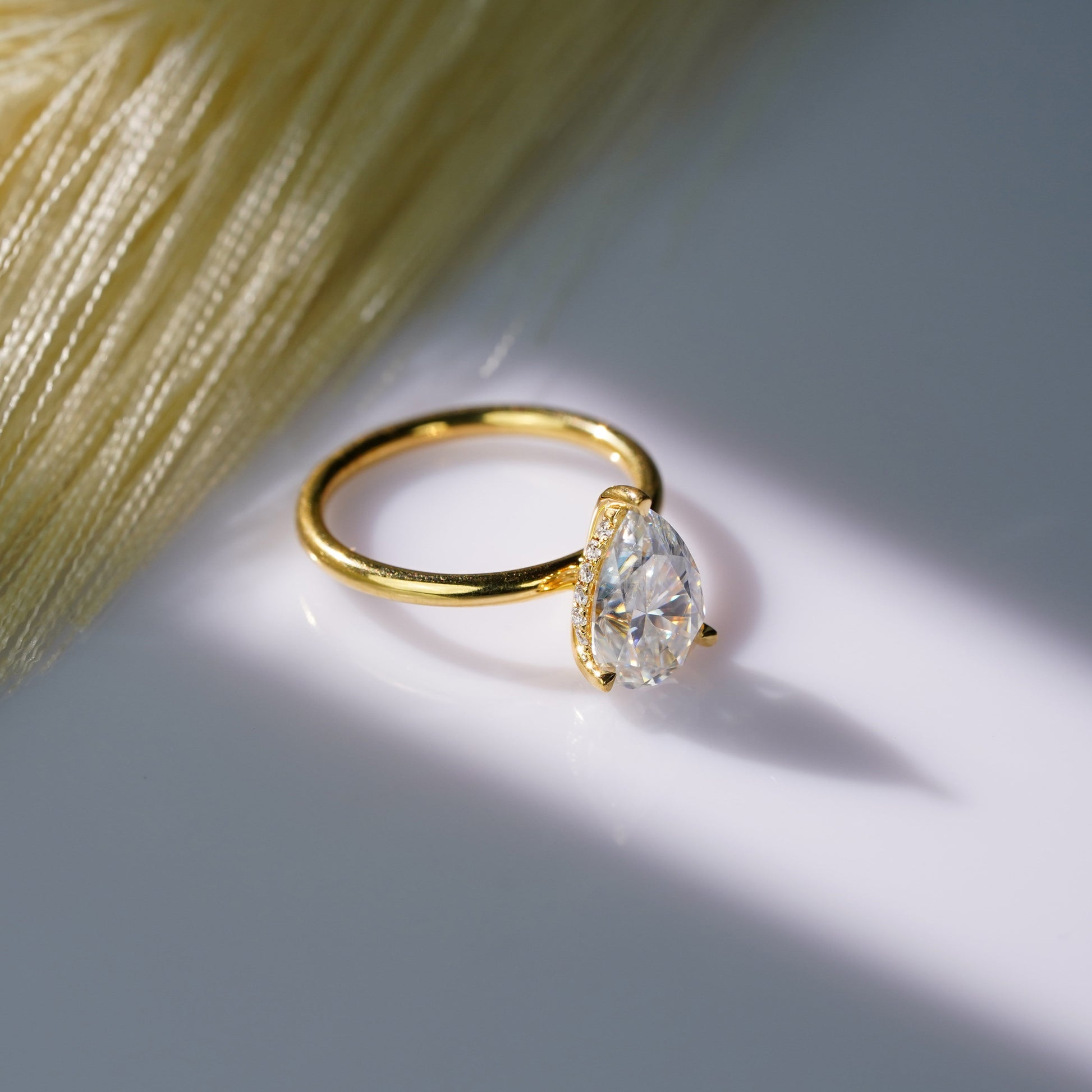 Oval Solitaire Engagement Ring – 2 CT Lab Grown Diamond