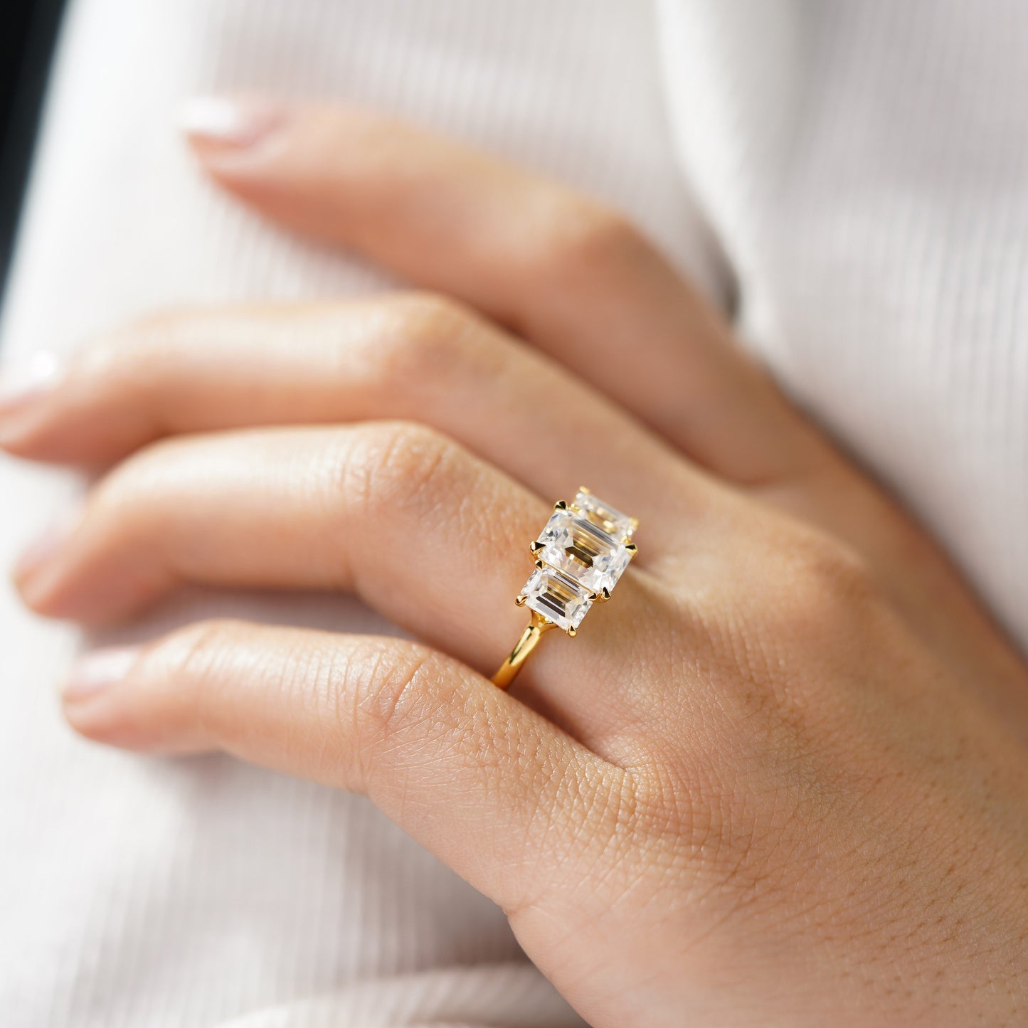 Oval Solitaire Engagement Ring – 2 CT Lab Grown Diamond