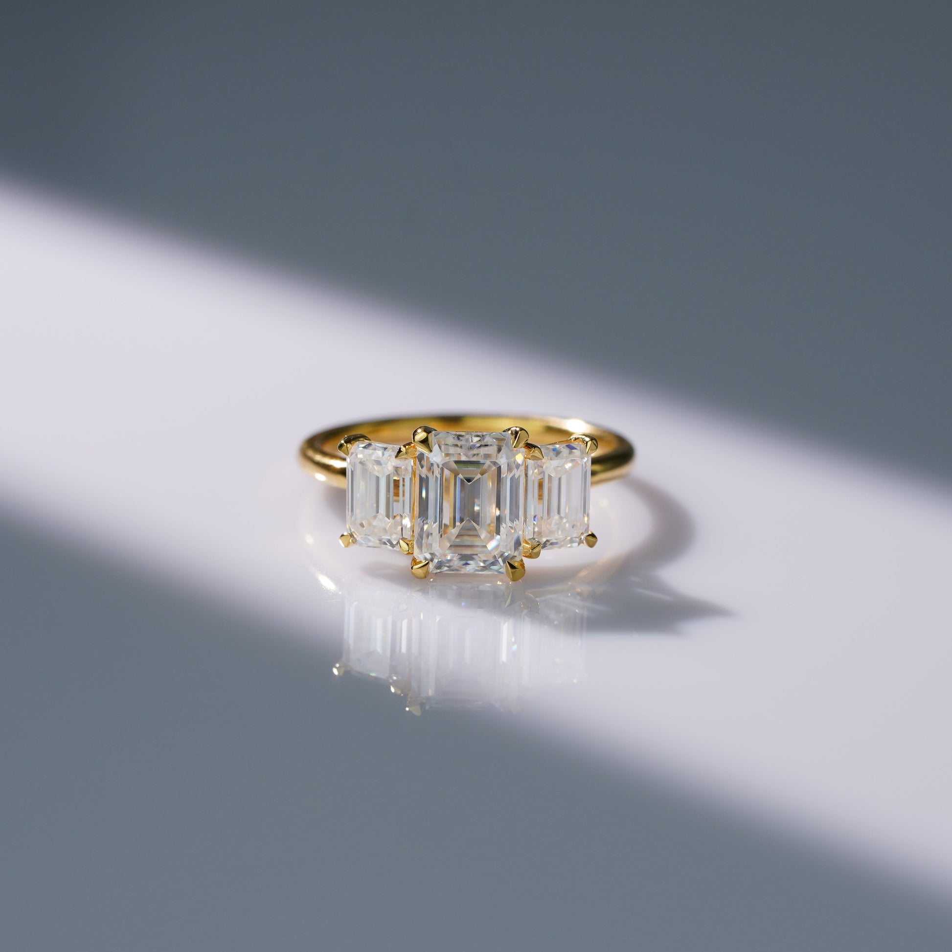 Oval Solitaire Engagement Ring – 2 CT Lab Grown Diamond