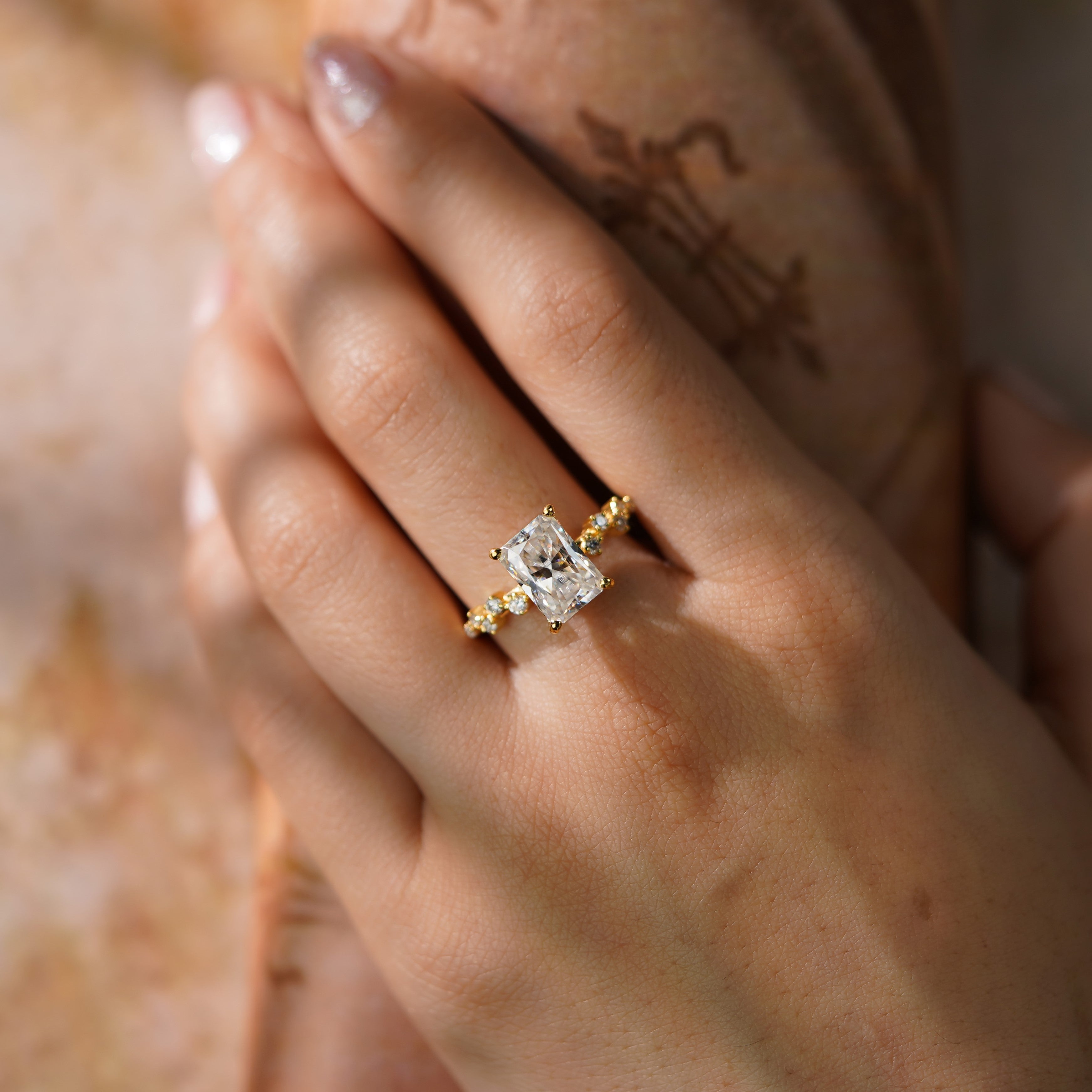 Oval Solitaire Engagement Ring – 2 CT Lab Grown Diamond