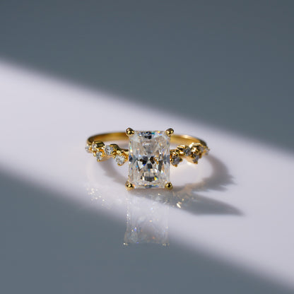 Oval Solitaire Engagement Ring – 2 CT Lab Grown Diamond