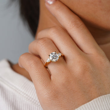 Oval Solitaire Engagement Ring – 2 CT Lab Grown Diamond