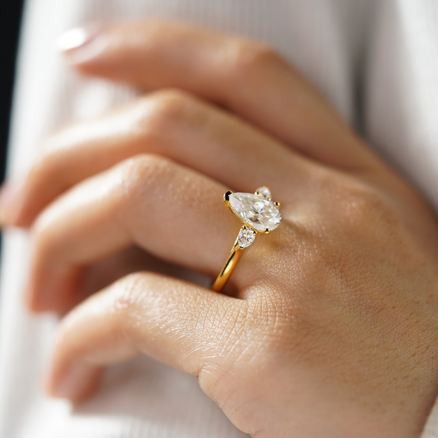 Oval Solitaire Engagement Ring – 2 CT Lab Grown Diamond