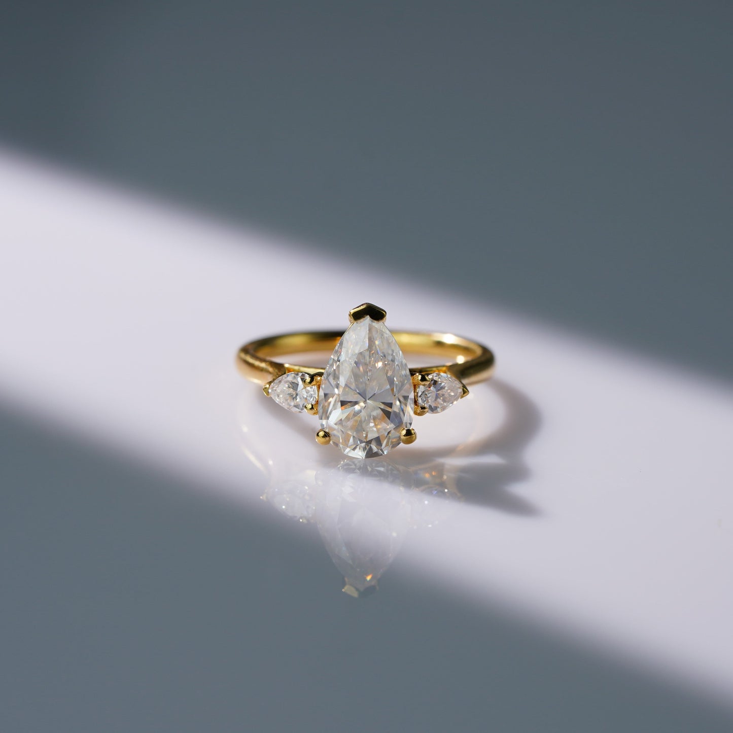 Oval Solitaire Engagement Ring – 2 CT Lab Grown Diamond