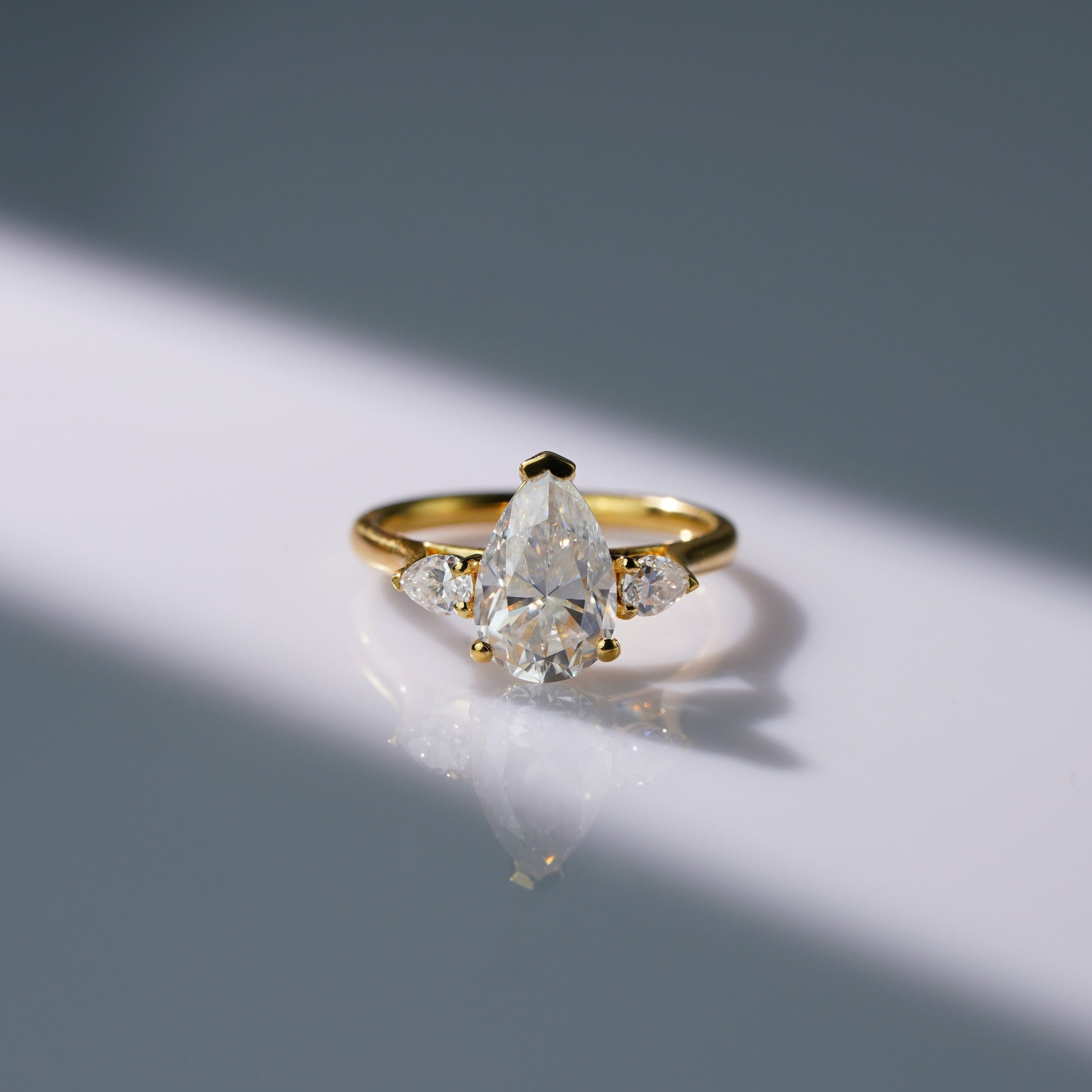 Oval Solitaire Engagement Ring – 2 CT Lab Grown Diamond