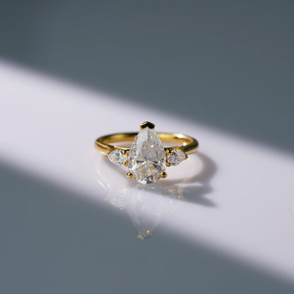 Oval Solitaire Engagement Ring – 2 CT Lab Grown Diamond