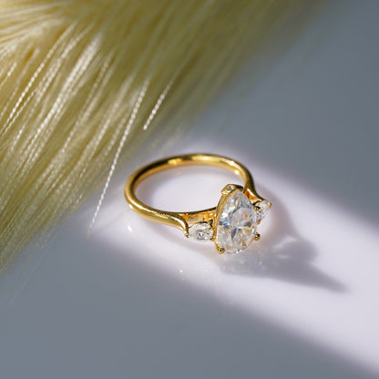 Oval Solitaire Engagement Ring – 2 CT Lab Grown Diamond