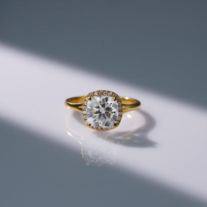 Oval Solitaire Engagement Ring – 2 CT Lab Grown Diamond