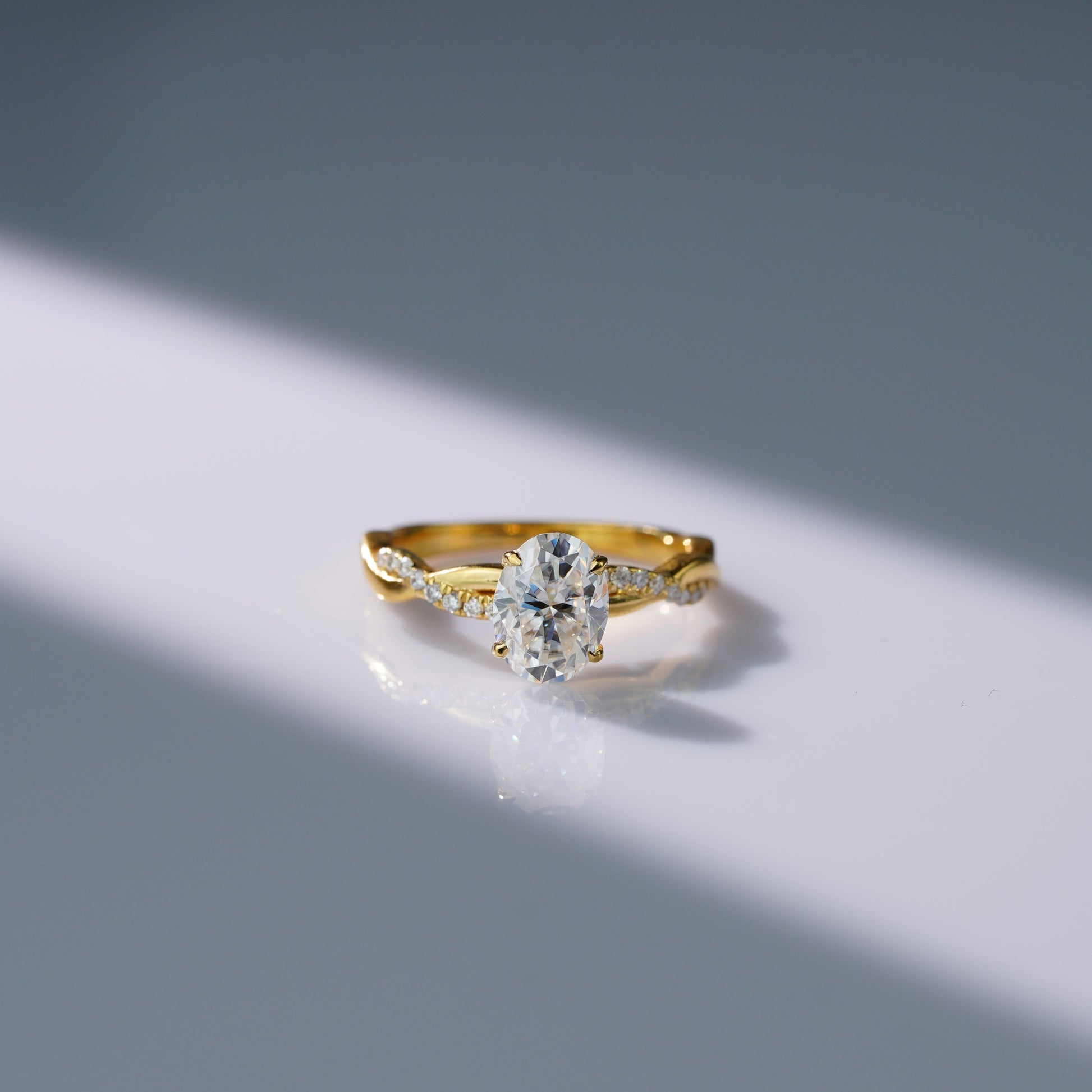 Oval Solitaire Engagement Ring – 2 CT Lab Grown Diamond