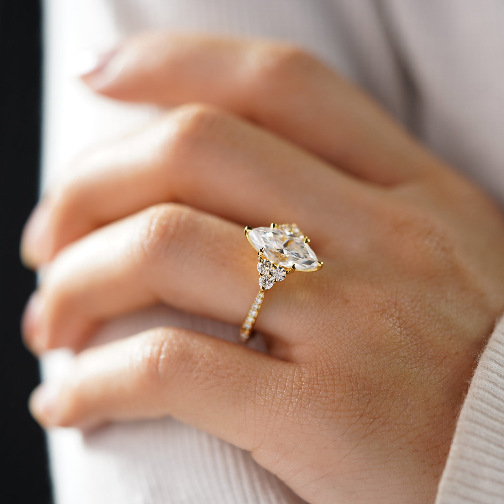 Oval Solitaire Engagement Ring – 2 CT Lab Grown Diamond