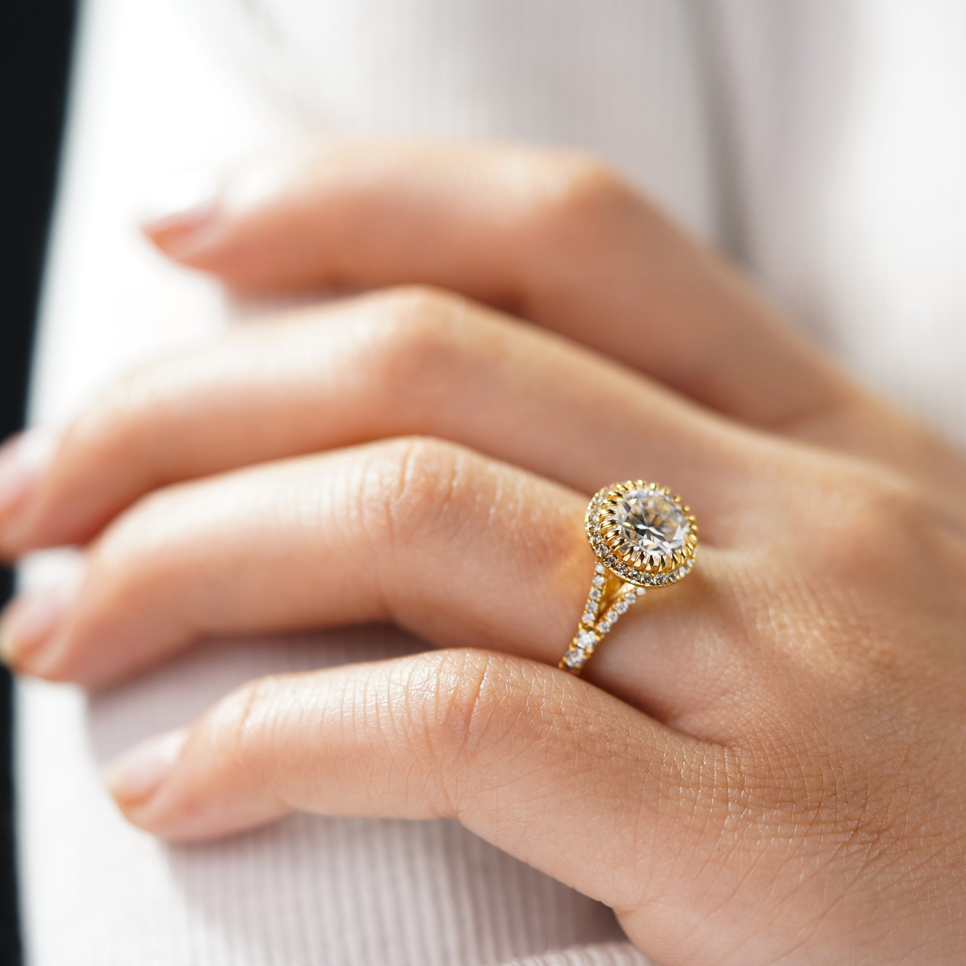 Oval Solitaire Engagement Ring – 2 CT Lab Grown Diamond
