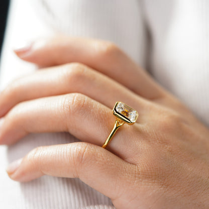 Oval Solitaire Engagement Ring – 2 CT Lab Grown Diamond