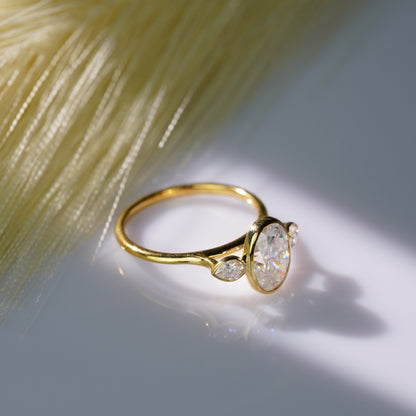 Oval Solitaire Engagement Ring – 2 CT Lab Grown Diamond