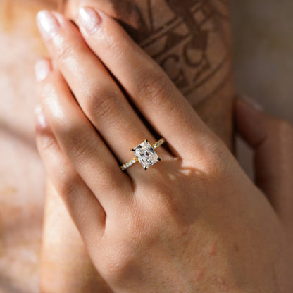 Oval Solitaire Engagement Ring – 2 CT Lab Grown Diamond