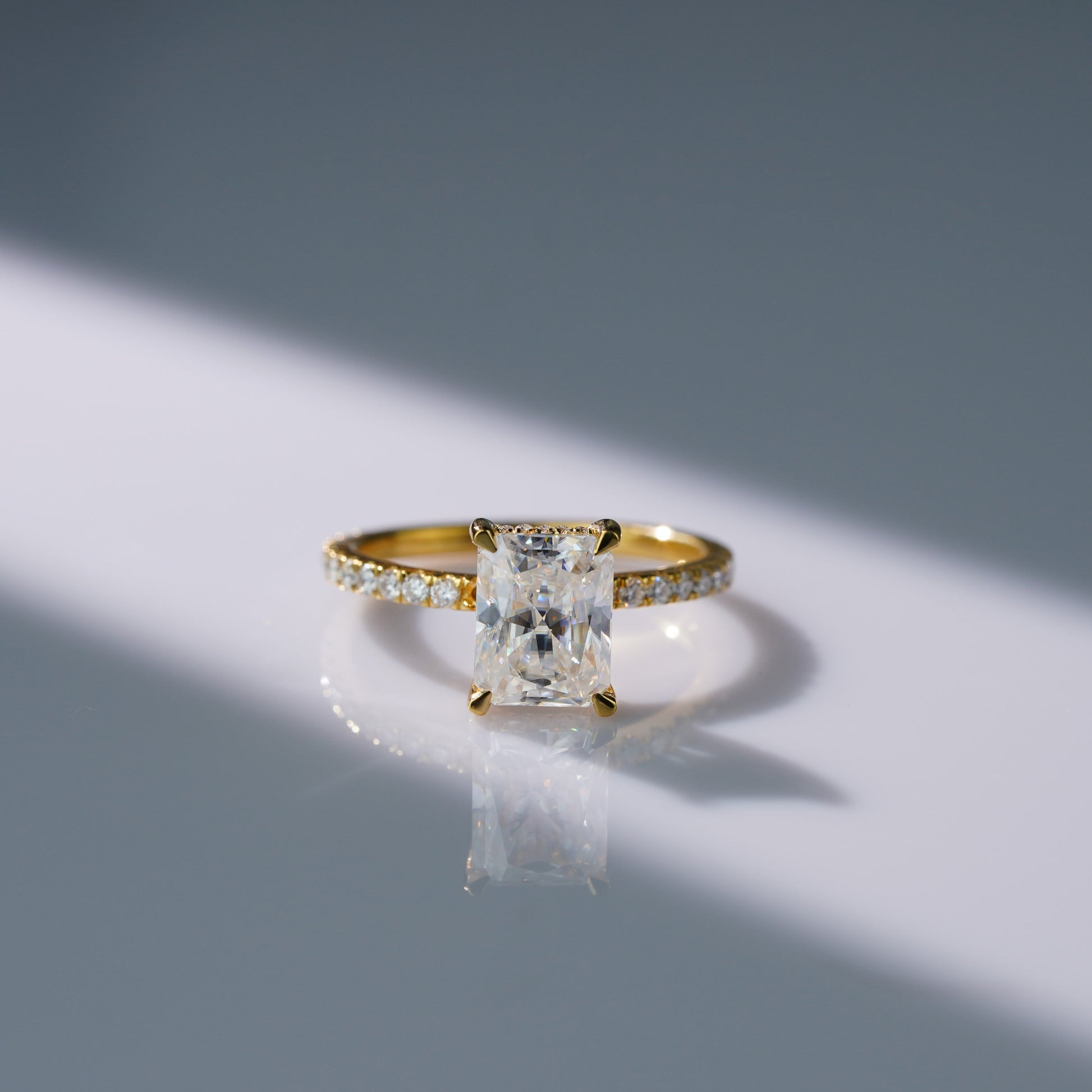 Oval Solitaire Engagement Ring – 2 CT Lab Grown Diamond
