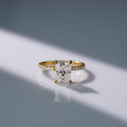 Oval Solitaire Engagement Ring – 2 CT Lab Grown Diamond