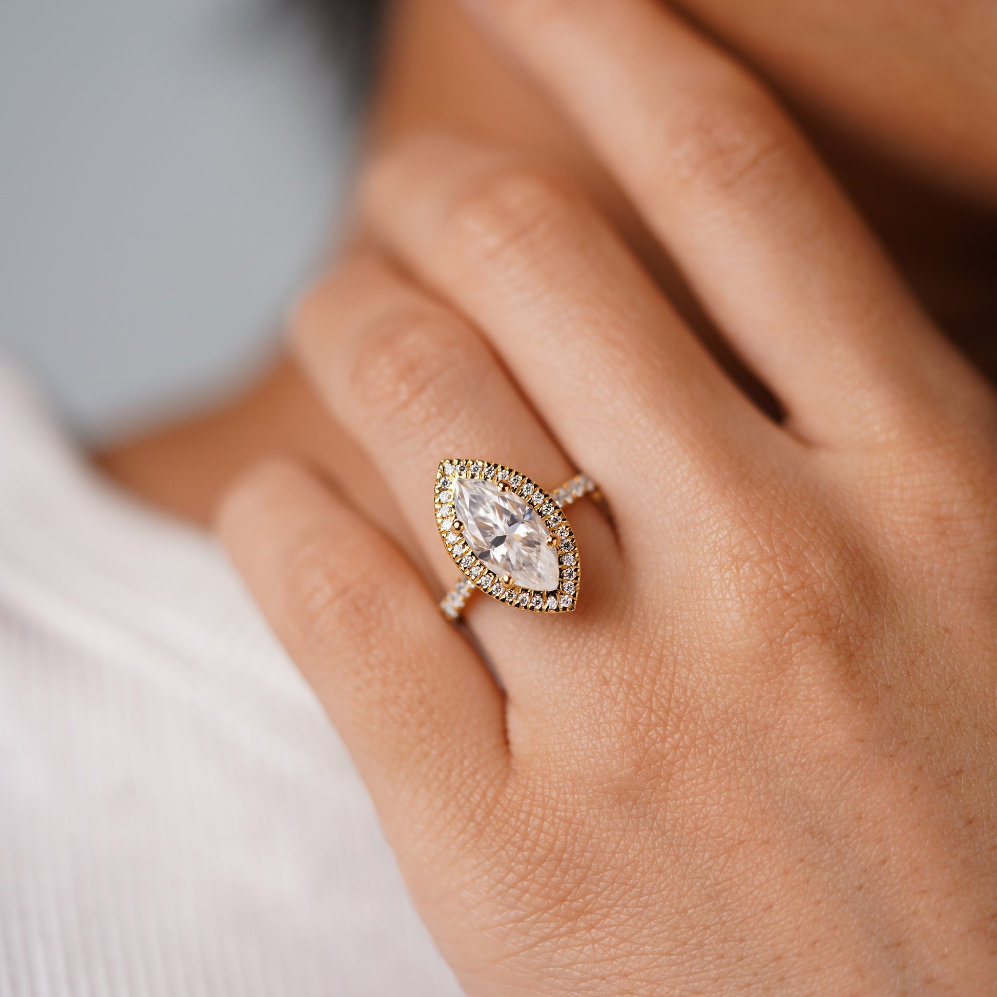 Oval Solitaire Engagement Ring – 2 CT Lab Grown Diamond