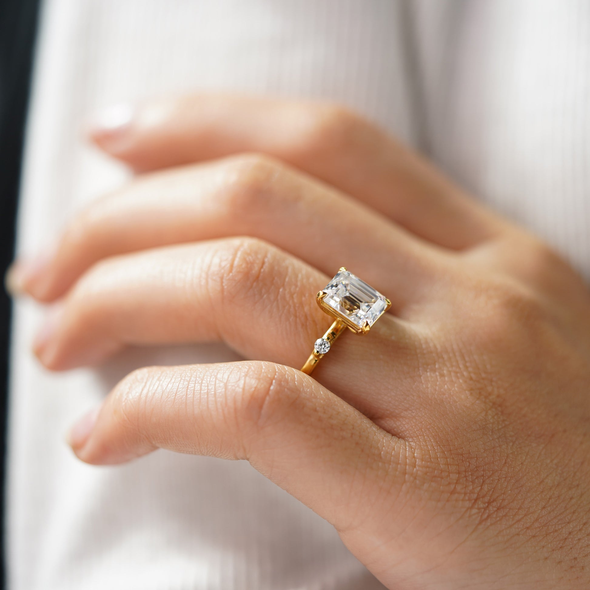 Oval Solitaire Engagement Ring – 2 CT Lab Grown Diamond