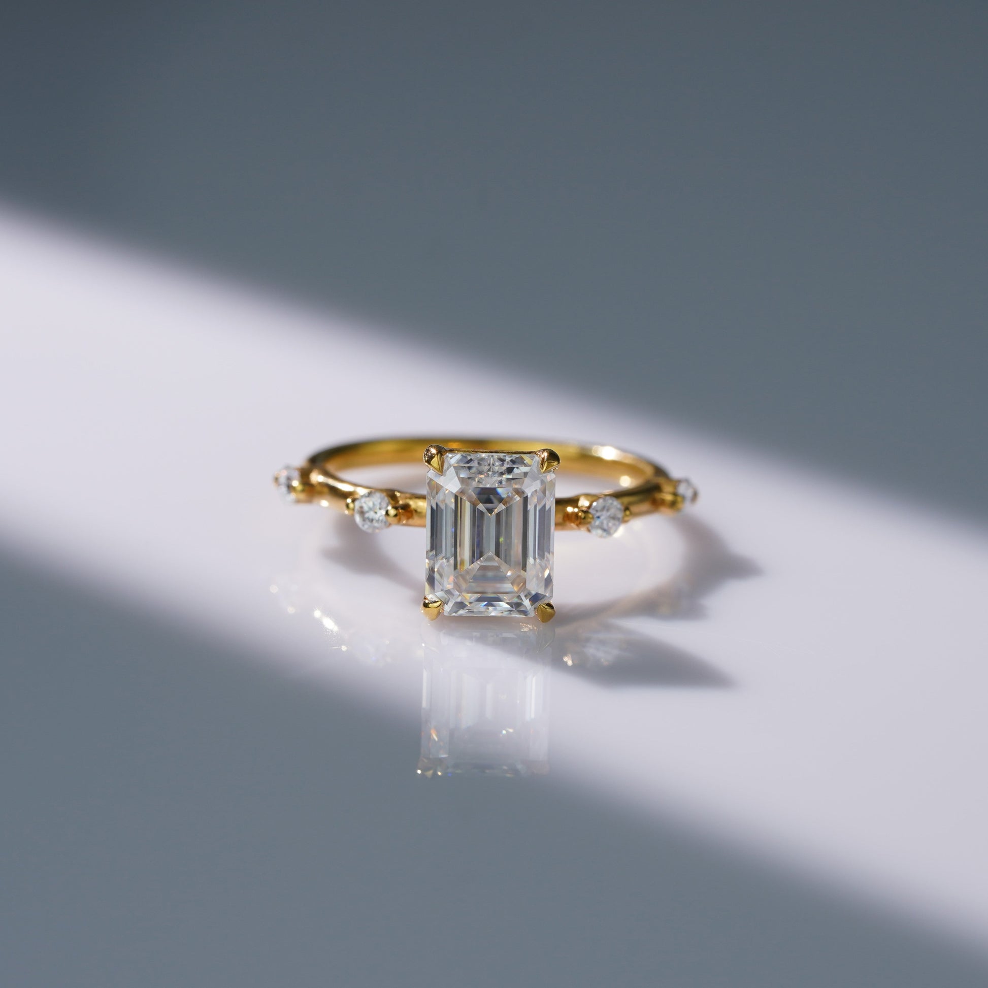 Oval Solitaire Engagement Ring – 2 CT Lab Grown Diamond