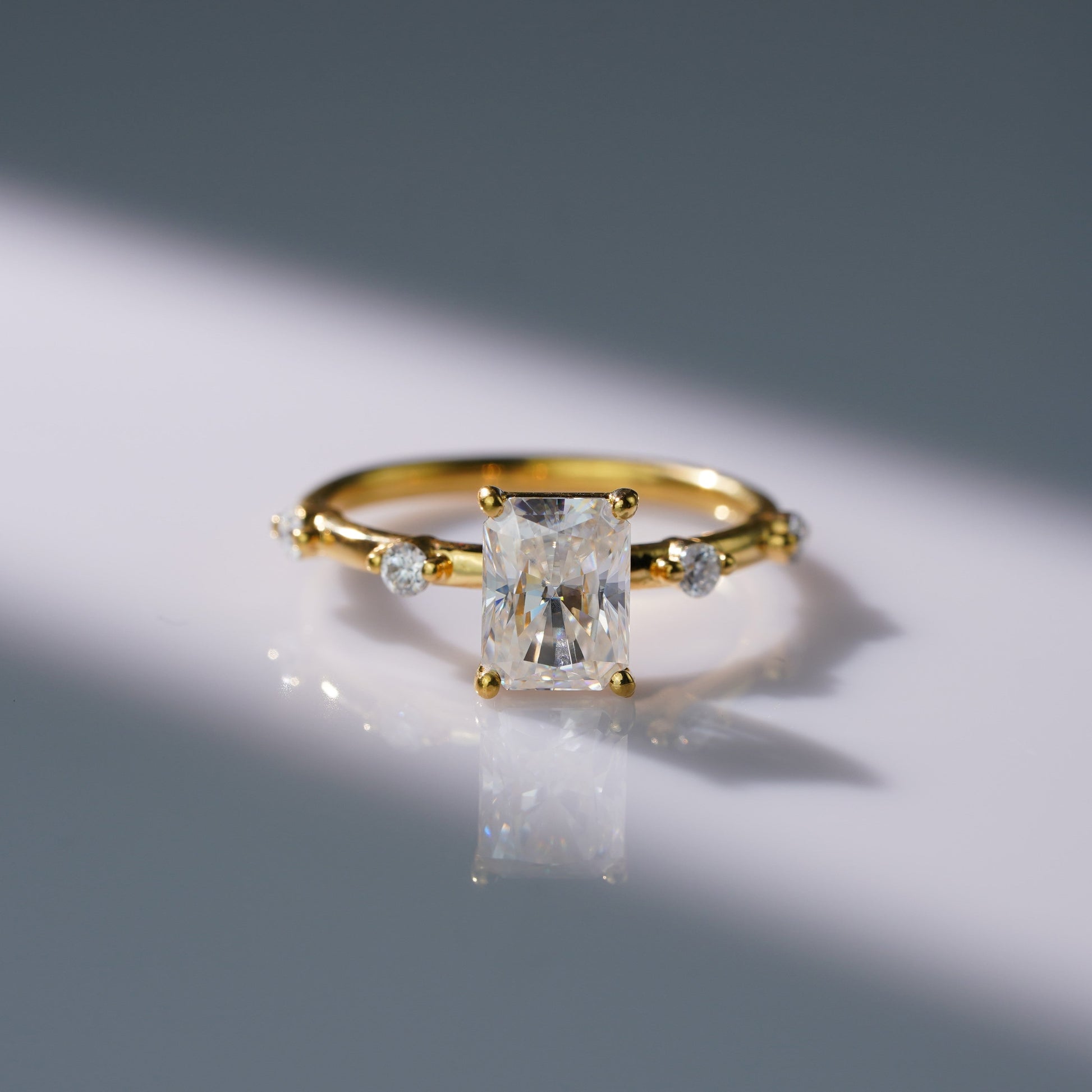 Oval Solitaire Engagement Ring – 2 CT Lab Grown Diamond