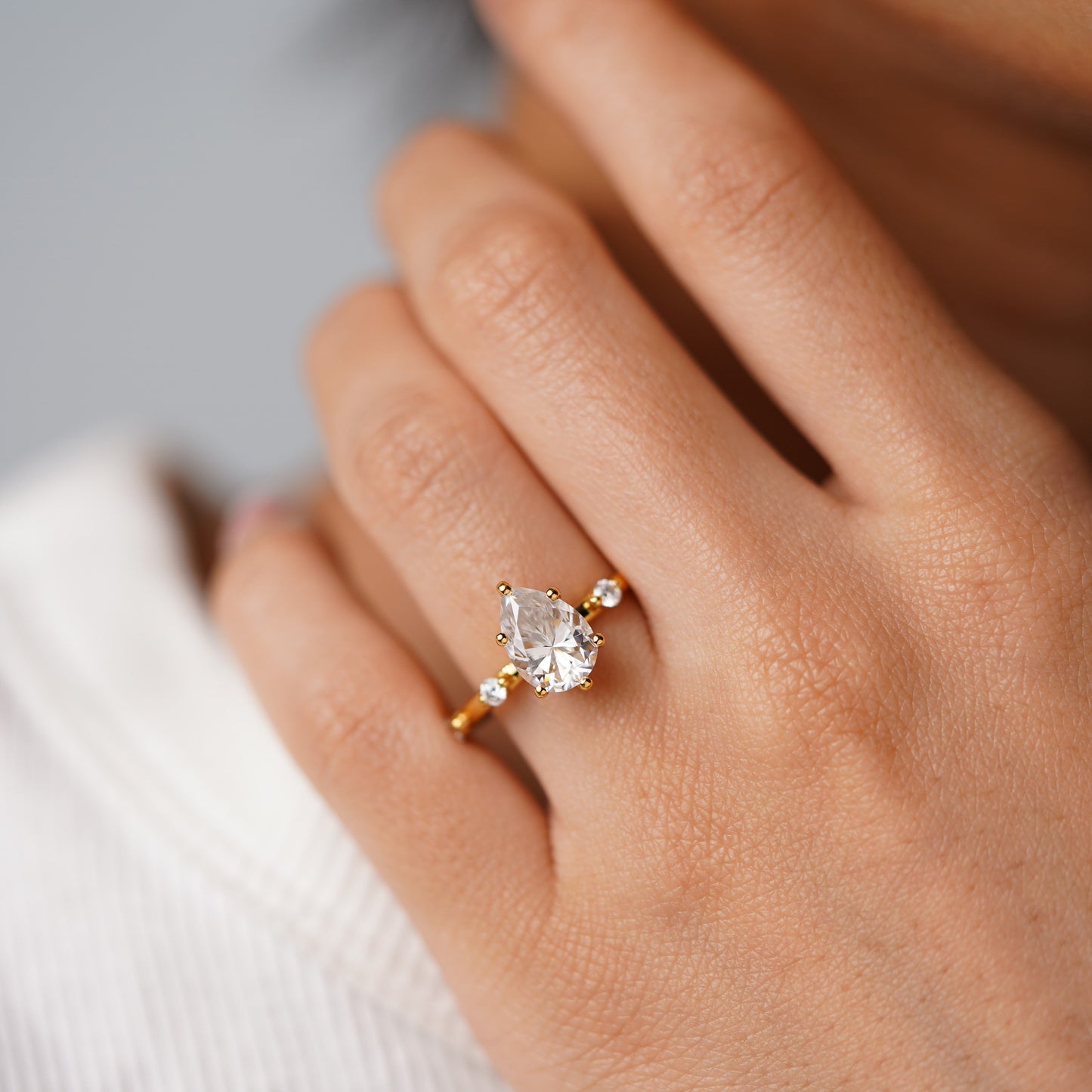 Oval Solitaire Engagement Ring – 2 CT Lab Grown Diamond