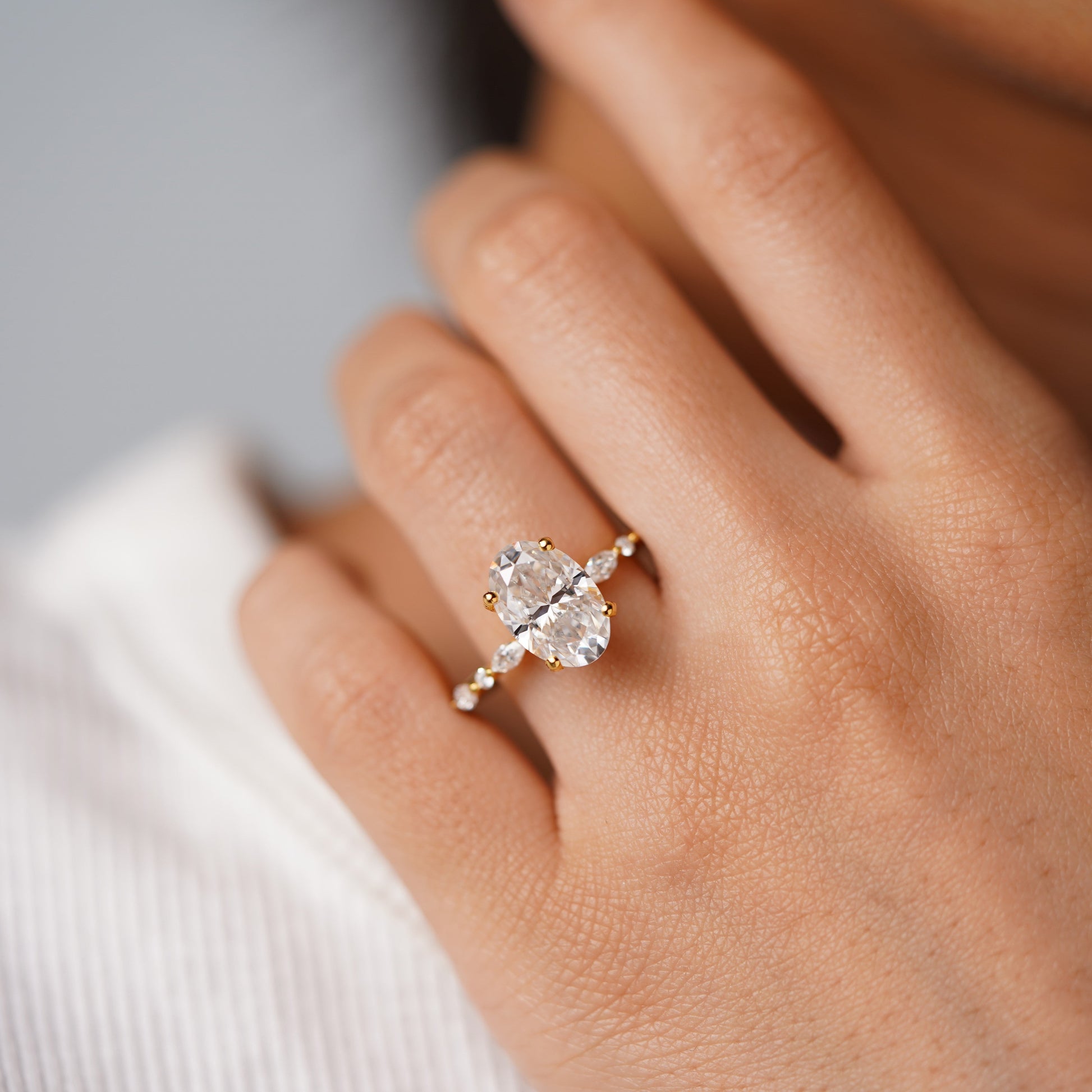 Oval Solitaire Engagement Ring – 2 CT Lab Grown Diamond