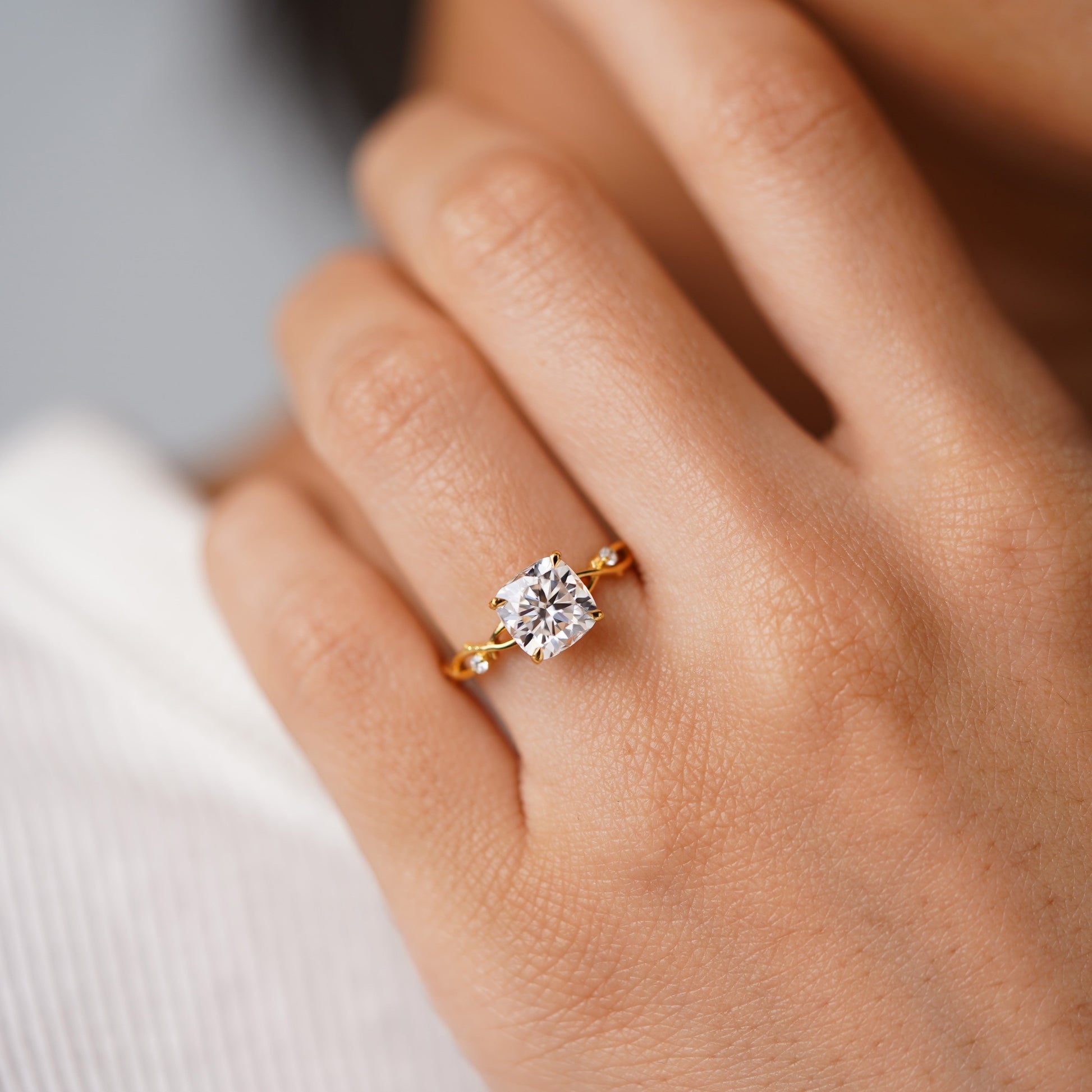 Oval Solitaire Engagement Ring – 2 CT Lab Grown Diamond