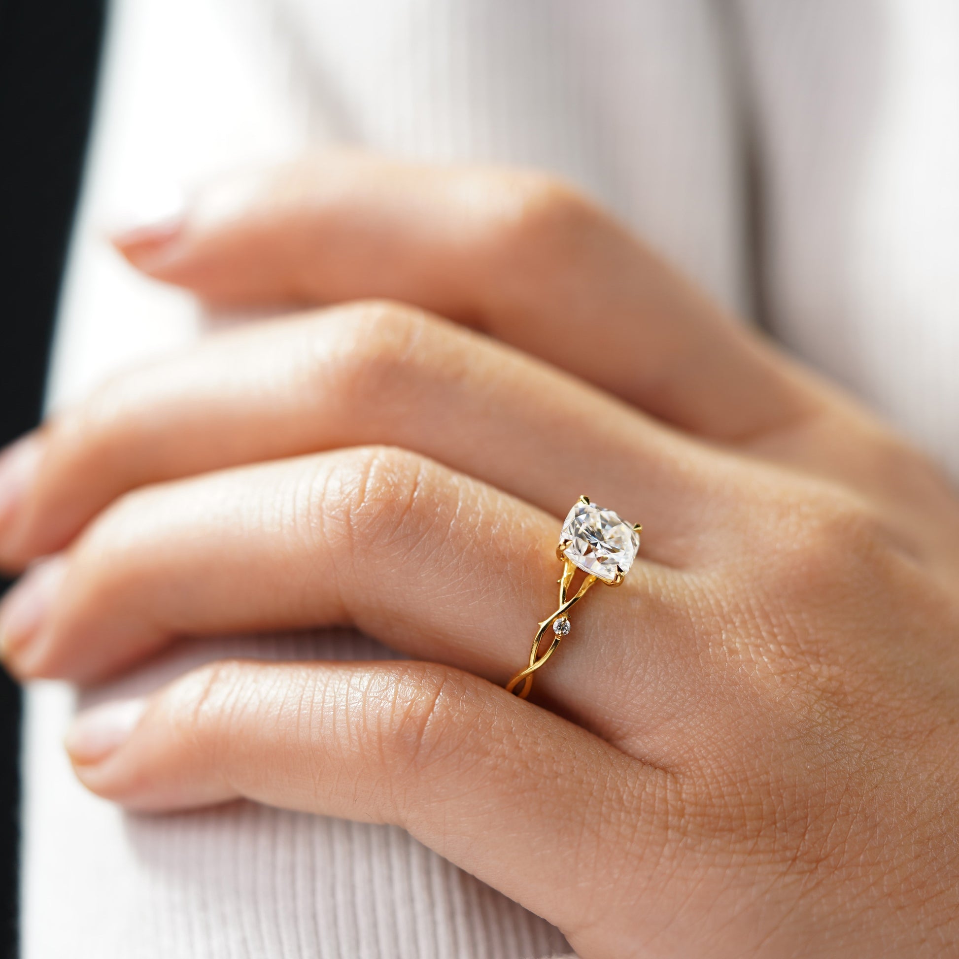 Oval Solitaire Engagement Ring – 2 CT Lab Grown Diamond