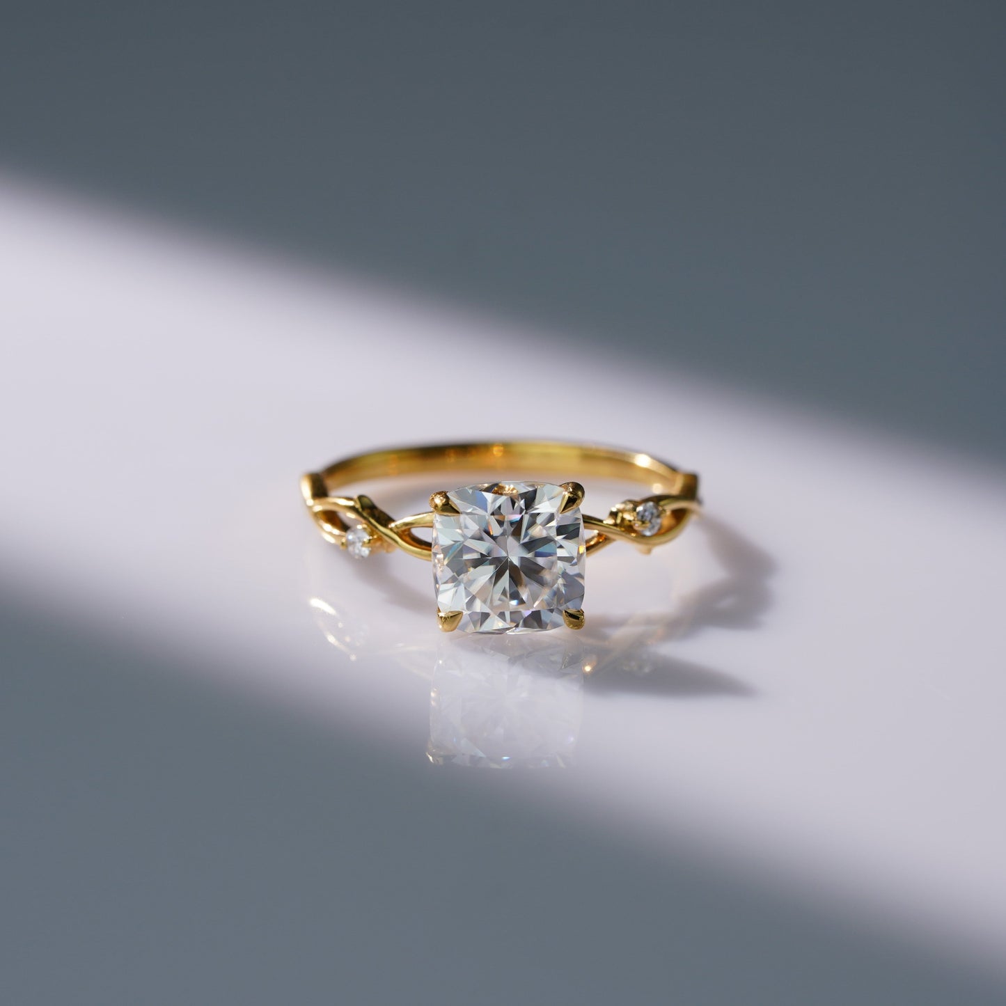 Oval Solitaire Engagement Ring – 2 CT Lab Grown Diamond