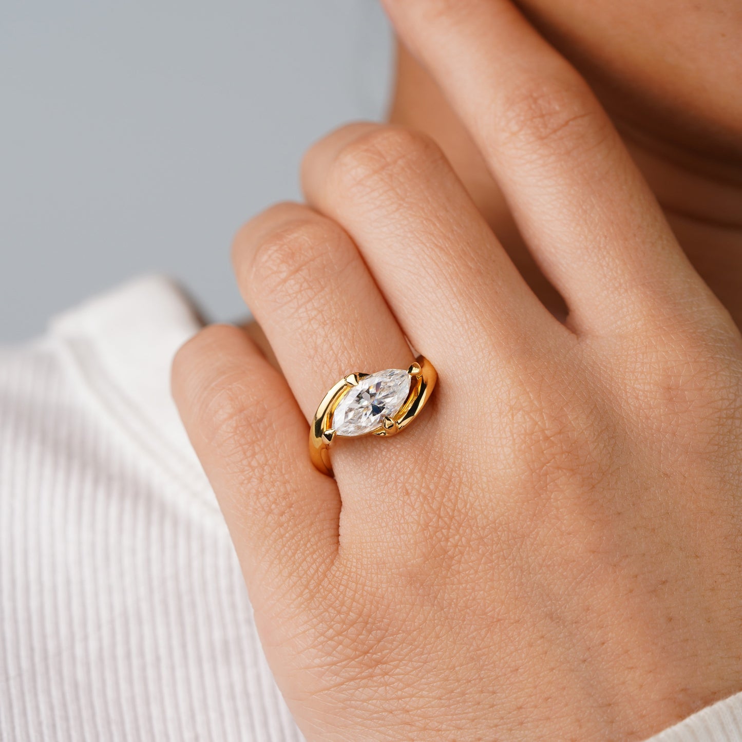 Oval Solitaire Engagement Ring – 2 CT Lab Grown Diamond